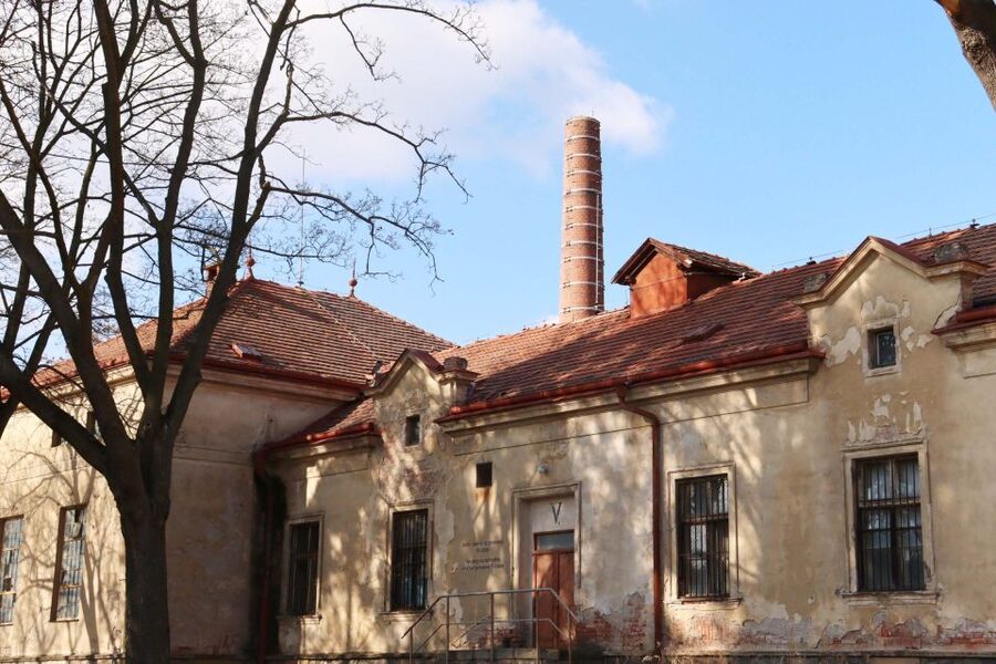 Prague: Psychiatric Hospital and Abandoned Cemetery Tour - What to bring and how to prepare
