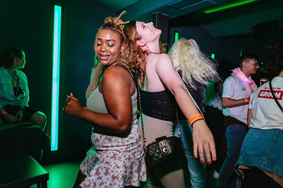 Prague: Pub Crawl with Unlimited Drinks & 5-floor Club Entry - FAQ