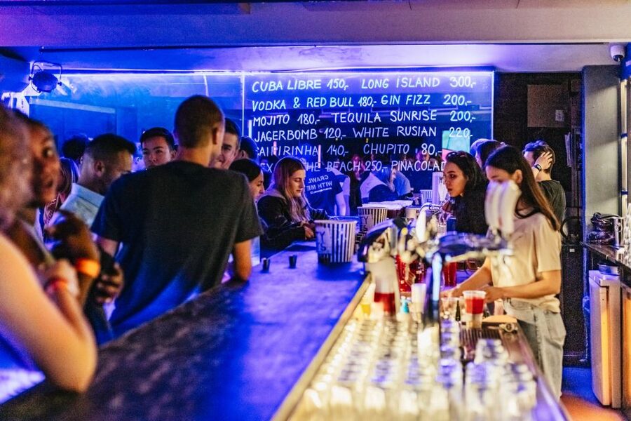 Prague: Pub Crawl with Unlimited Drinks & 5-floor Club Entry - Who will enjoy this most?