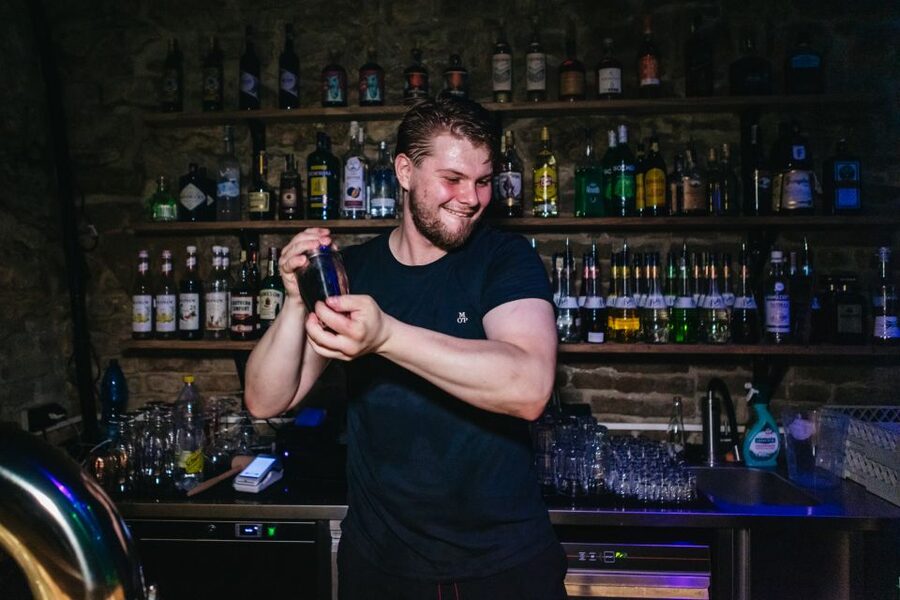 Prague: Pub Crawl with Unlimited Drinks & 5-floor Club Entry - Practical tips for a smoother evening