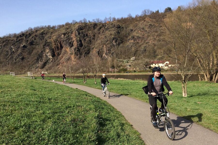 Prague: River & Park Bike Tour to Troja Chateau - Key points at a glance