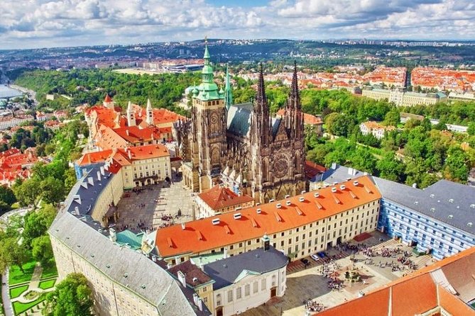 Prague's charming old places tour in Russian language - Old Town Square and the Astronomical Clock