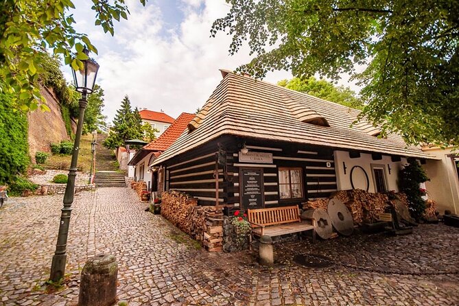 Prague's charming old places tour in Russian language - A Czech beer break at U dvou koček
