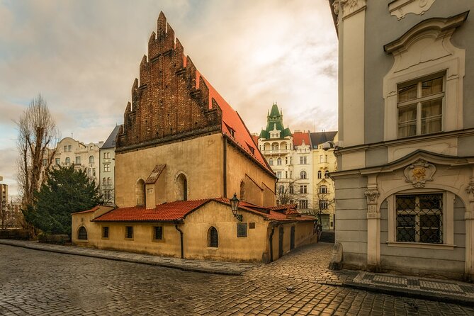 Prague's charming old places tour in Russian language - The John Lennon Wall and Lesser Town