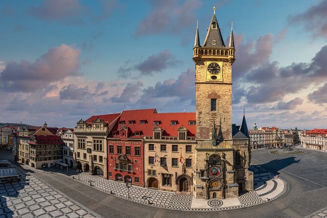 Prague's charming old places tour in Russian language - Starting at the National Theatre and the Vltava