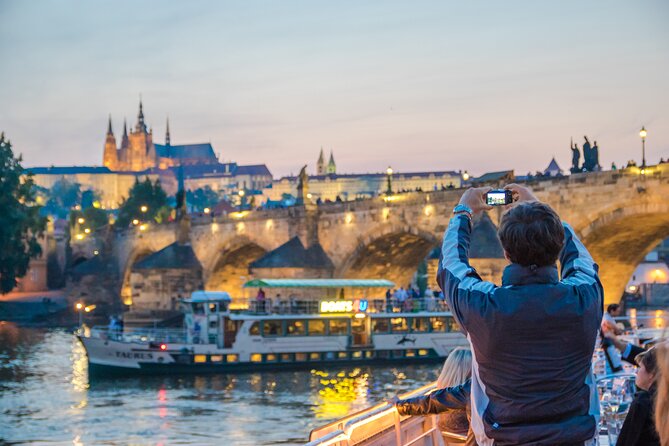 Prague: Sightseeing Boat Cruise with Buffet Dinner - Key points to know before booking