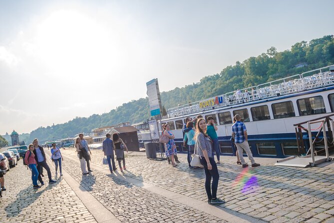 Prague: Sightseeing Boat Cruise with Buffet Dinner - What this Prague dinner cruise is really like