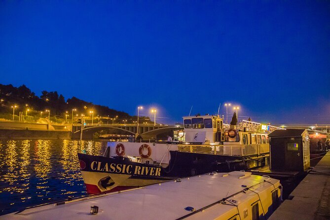 Prague: Sightseeing Boat Cruise with Buffet Dinner - Prague Castle and Charles Bridge From the Water