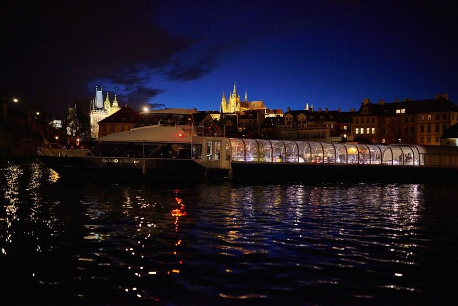 Prague: Sightseeing Dinner Cruise on Open-Top Glass Boat - Live music and the evening atmosphere