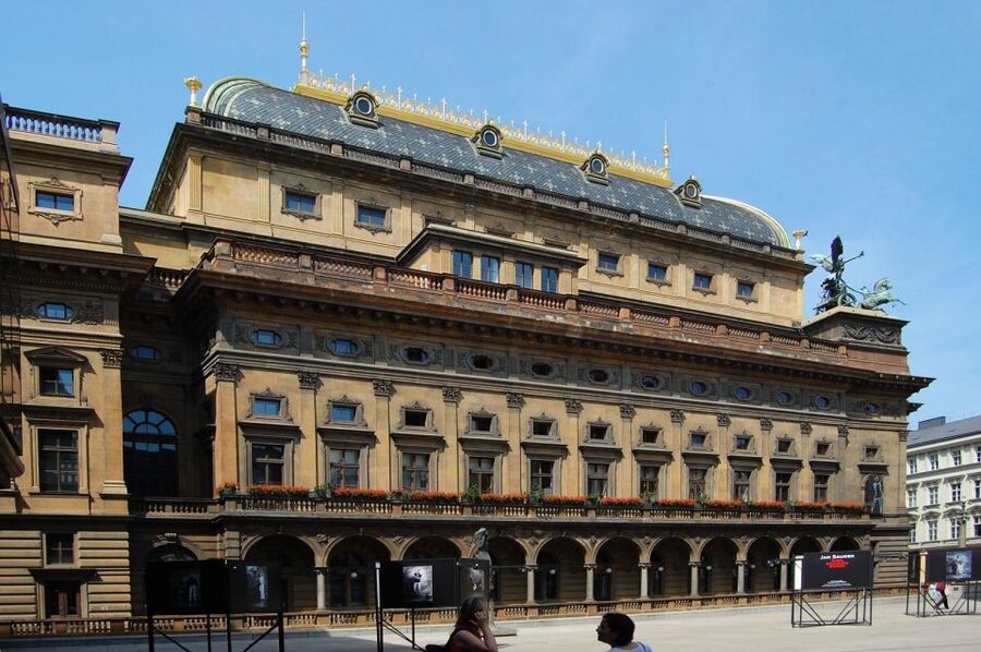 Prague Sightseeing Tour with Lunch - Riding public transport with Prague residents