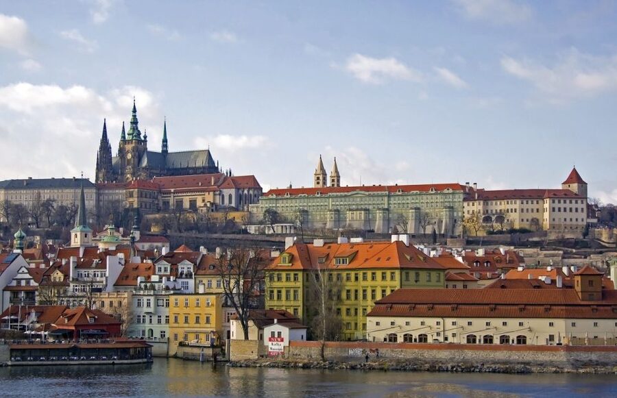Prague Sightseeing Tour with Lunch - Old Town, Jewish Quarter, and Lesser Town