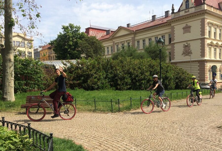 Prague: Stunning Viewpoints, Castle, City & Park E-Bike Tour - Why this e-bike route works well in Prague