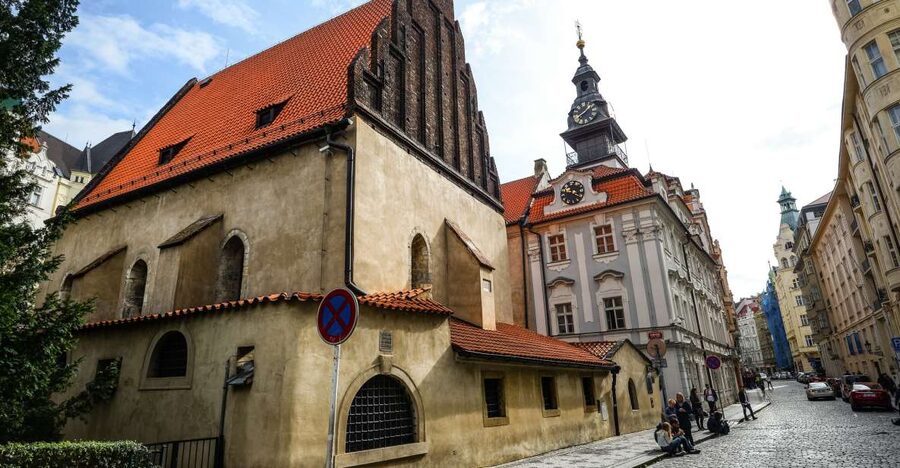 Prague: Synagogues and Jewish Quarter Private Walking Tour - What the private format is worth at $199