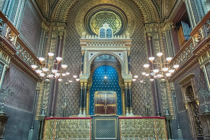 Prague: Synagogues and Jewish Quarter Private Walking Tour - Meeting your guide and getting oriented