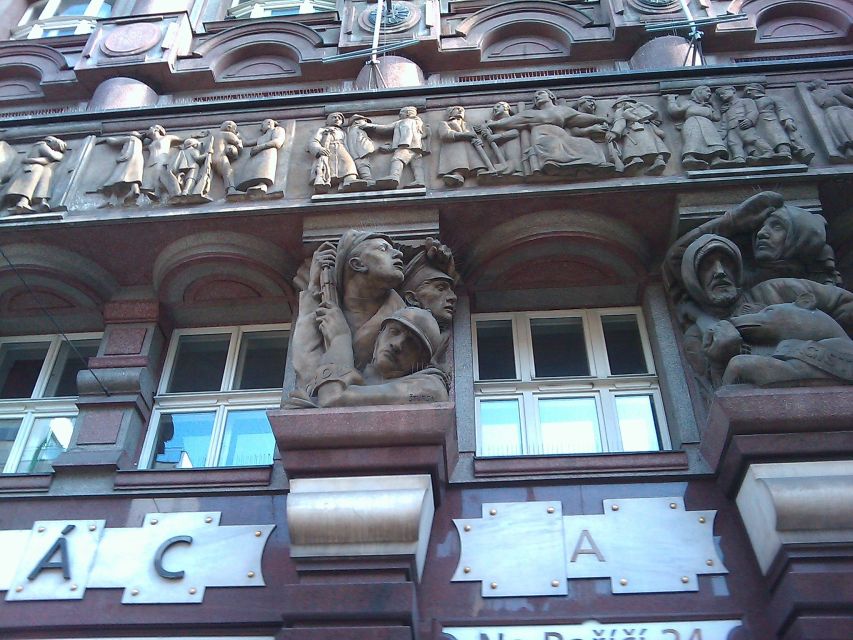 Prague: Tailored Sightseeing Tour in French - Jan Hus, the Czech Reformation, and Other Themes