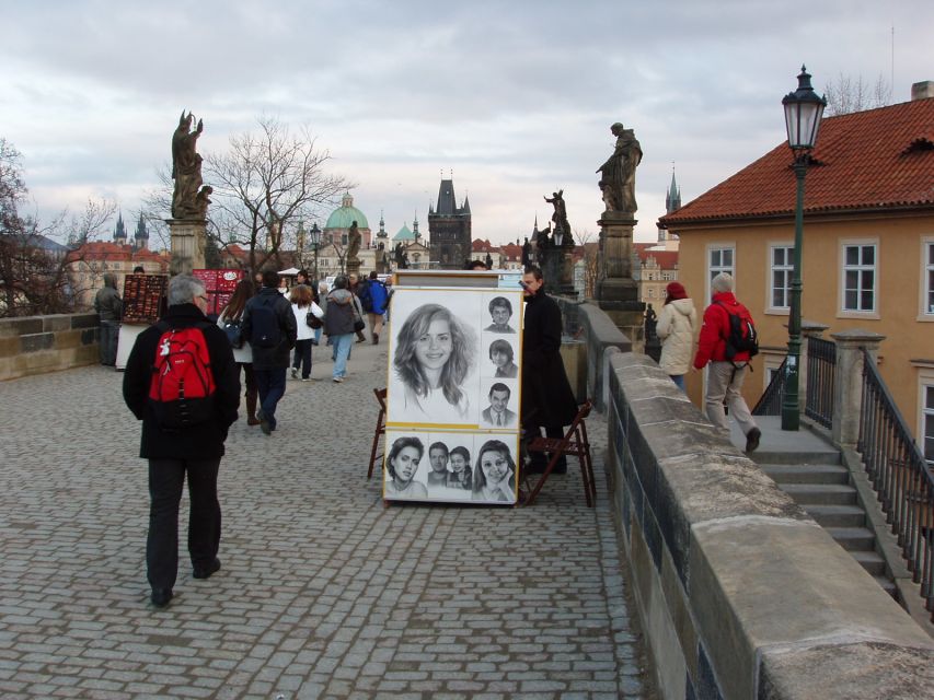 Prague: Tailored Sightseeing Tour in French - What the French-Language Format Adds
