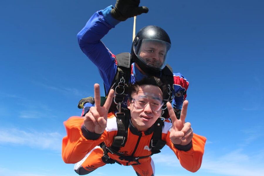 Prague: Tandem Skydiving 14,000ft over Prague with Transfers - What the perfect participant looks like