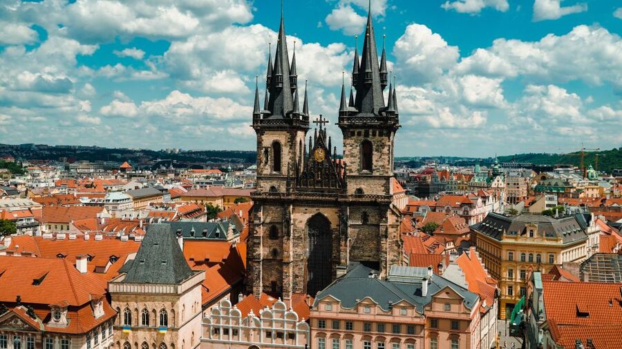 Prague: Top Sights and Historic Center Introduction Tour - A practical café pause after the clock