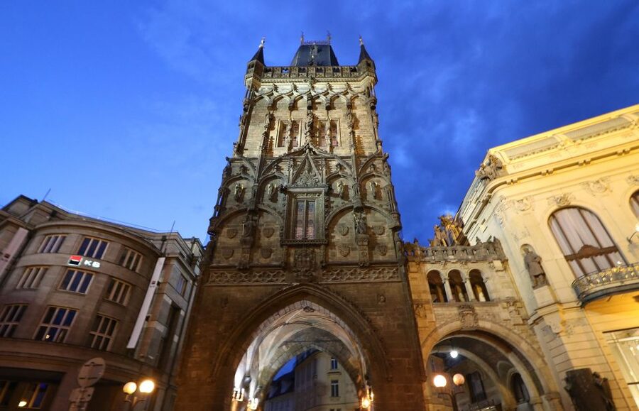 Prague Tour in Spanish - Spanish guidance and the human touch
