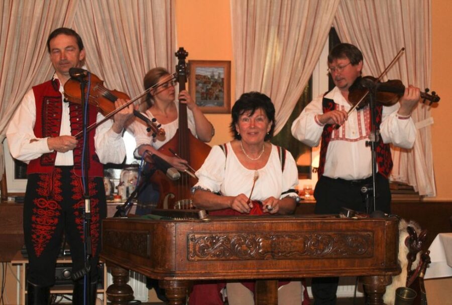 Prague: Traditional Folklore Evening with Dinner & Music - The 25-minute ride from central Prague
