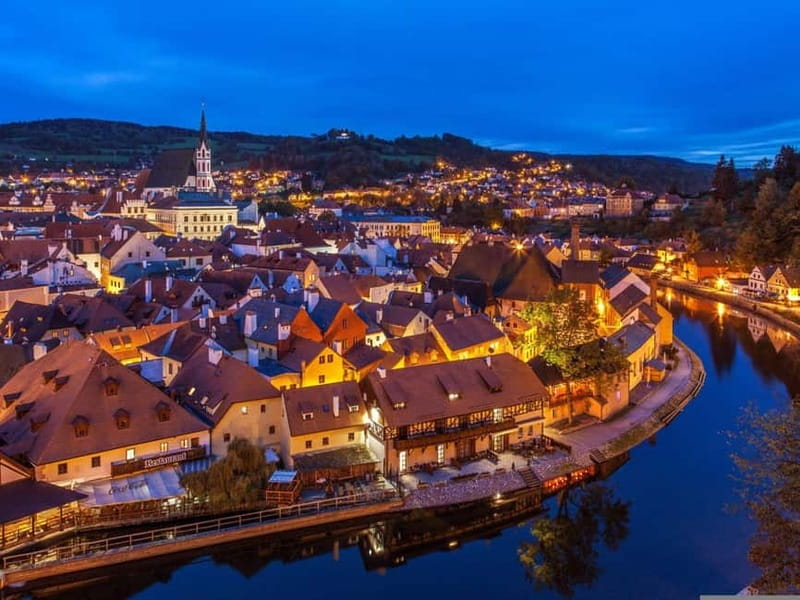 Prague: Transfer to Vienna via fabulous Cesky Krumlov - Leaving Prague with your luggage