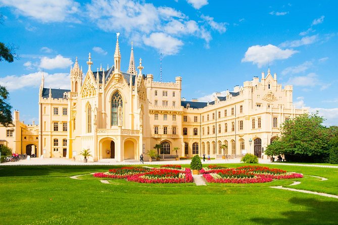 Prague-Vienna One-Way Sightseeing Day Tour - Should you book the Prague to Vienna sightseeing transfer?