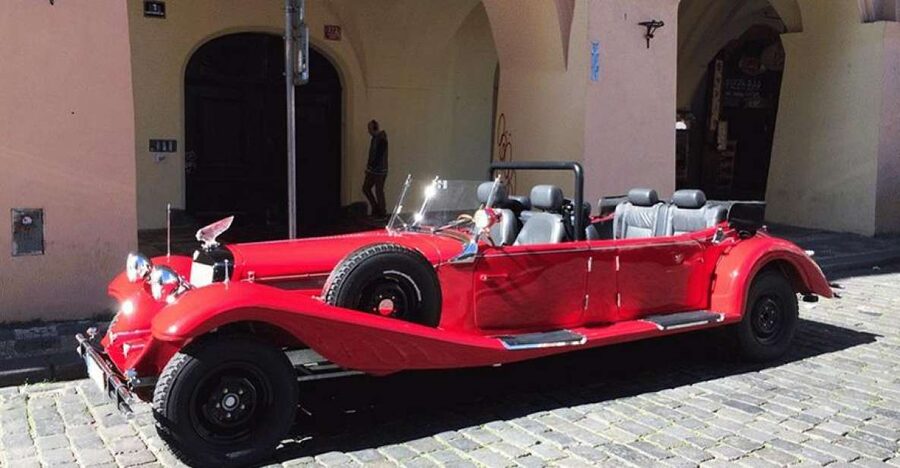 Prague: Vintage Car Ride and Walking Tour - The guide’s role is central