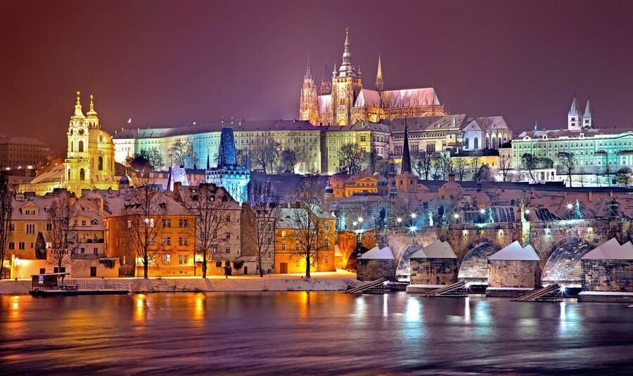 Prague : Visite insolite avec un guide journaliste français - Key points at a glance