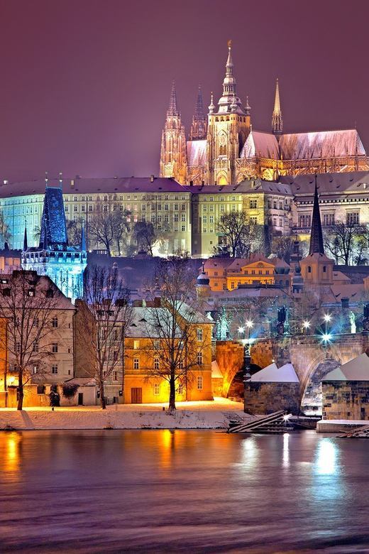 Prague : Visite insolite avec un guide journaliste français - Adria Palace and the city’s architectural mix