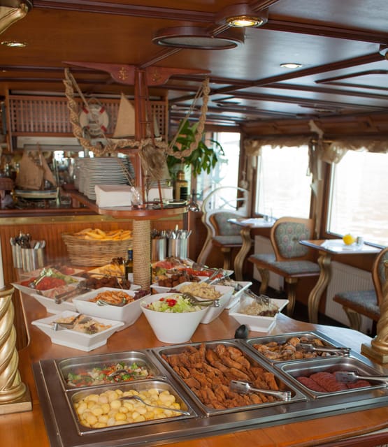 Prague: Vltava River Evening Dinner Cruise - Meeting point and timing tips
