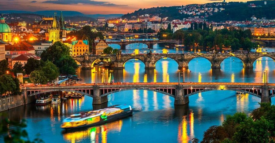 Prague: Vltava River Night Cruise with Buffet - What the dining room feels like