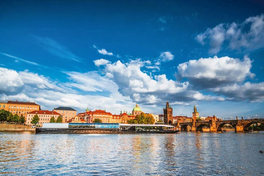 Prague: Vltava River Night Cruise with Buffet - Drinks, seating, and the real price