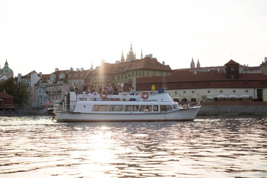 Prague: Vltava River Private Boat Party with Drinks - Key points to know before you book