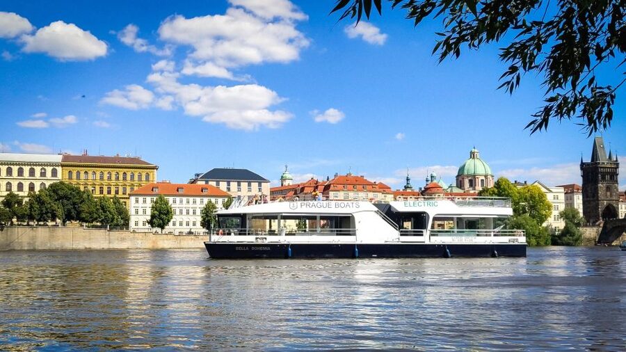 Prague: Vltava River Sightseeing Cruise - Passing through the Smíchov water lock