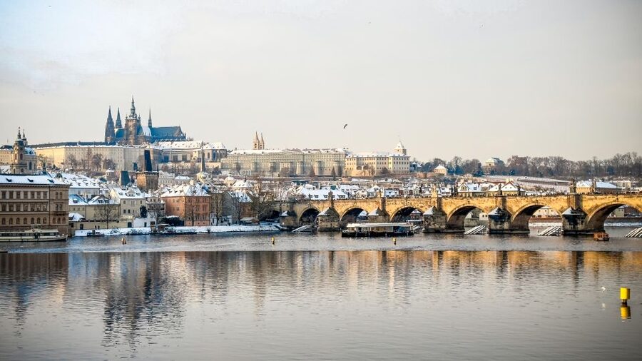 Prague: Vltava River Sightseeing Cruise - Choosing the right seat and boat area