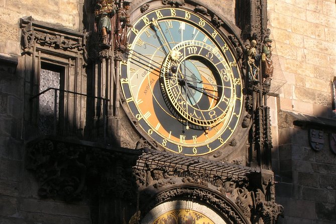 Prague Walking Tour in German: Old Town and Prague Castle - Why this German-language walk works well in Prague