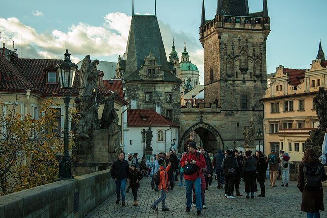 Prague Walking Tour in German: Old Town and Prague Castle - Who should book this tour?