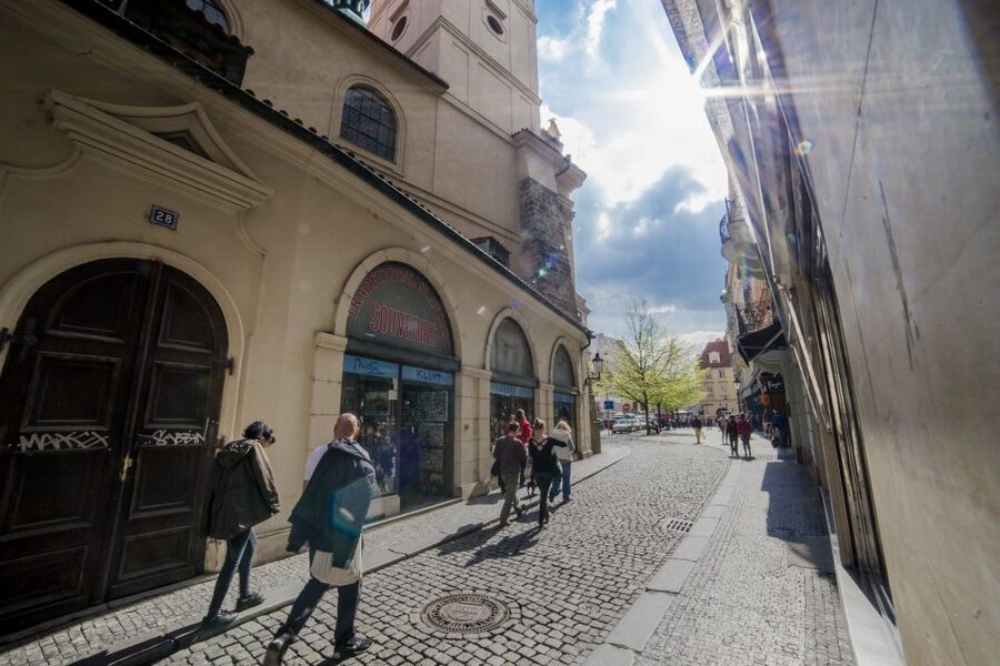 Prague: World War 2 and Operation Anthropoid Walking Tour - Petschek Palace and the machinery of Nazi rule