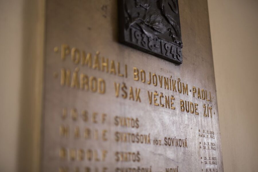 Prague: World War 2 and Operation Anthropoid Walking Tour - The guides and the style of storytelling