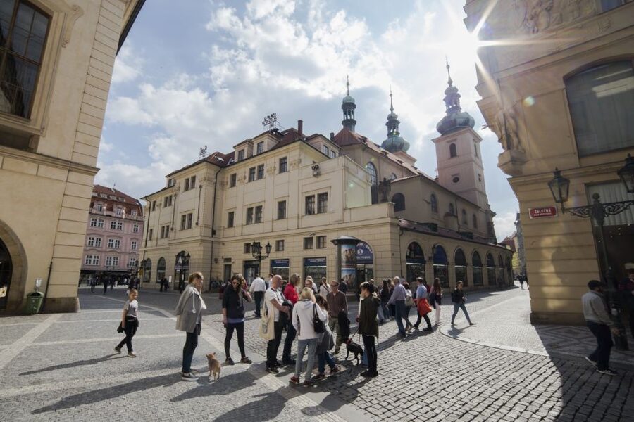 Prague: World War 2 and Operation Anthropoid Walking Tour - Beginning behind Týn Church on Týnská Street