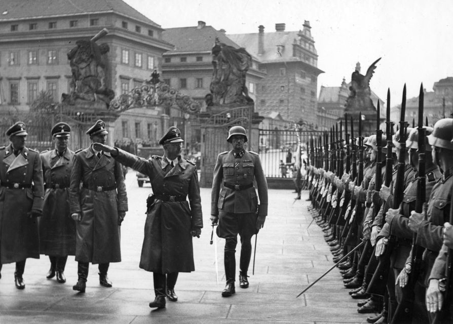 Prague: World War II and Communist History Tour - Starting at Týnská 639/4 in the Old Town