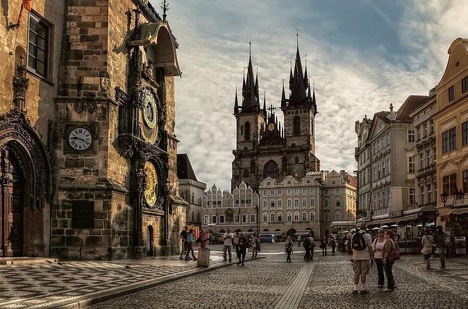 Private 4-hour City Tour of Prague with driver & official guide w/ Hotel pick up - How the private vehicle changes the experience