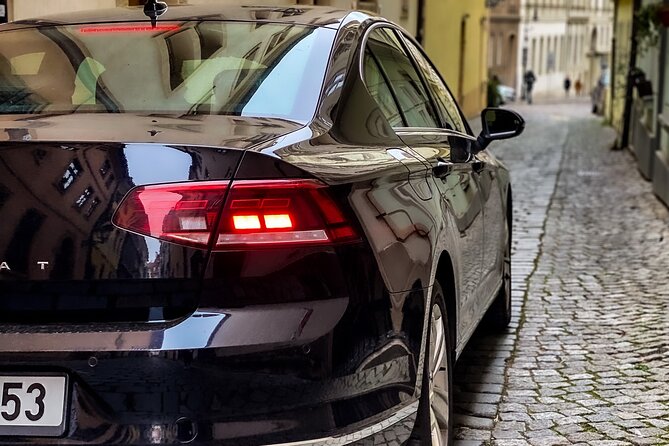 Private ARRIVAL Transfer by LIMOUSINE 3+1pax - Key points to know before you book