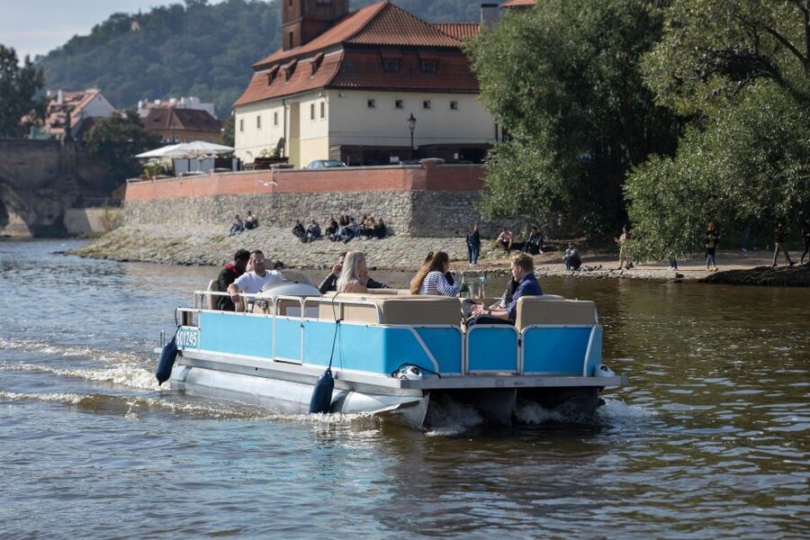 Private Boat Cruise With Unlimited Prosecco - Should you book this private Vltava cruise?