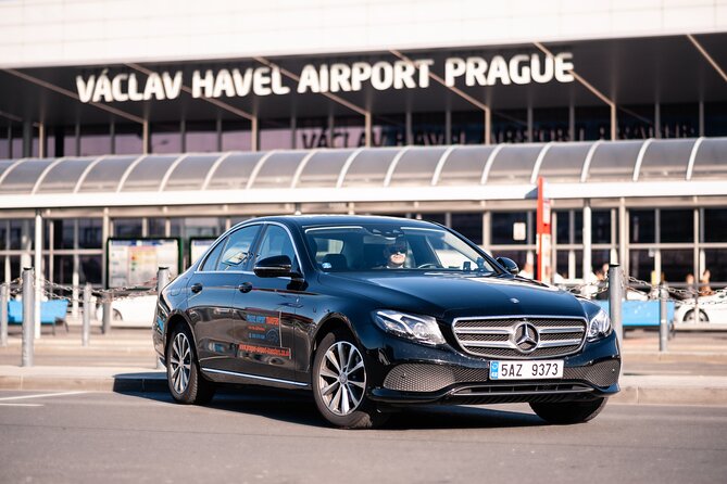 Private Departure Transfer: Prague Airport - A straight ride from Prague to Václav Havel Airport