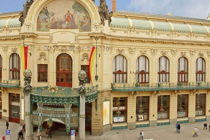 Private Half-Day Sightseeing Tour in Prague - Charles Bridge, Strahov, and the castle district