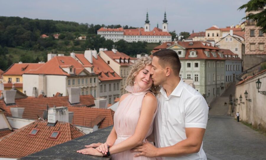 Private photoshoot in Prague - Old Town in a focused 15-minute stop