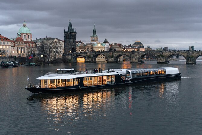 Private Prague Food and Beer Tour - Starting with a local guide and a flexible route
