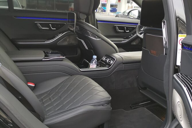 Private Transfer from Prague Airport to Prague City Hotels 1 - 3 pax - Why the private format matters