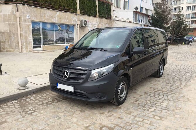 Private Transfer from Prague Airport to Prague City Hotels 1 - 7 pax - Flight delays and the meet and greet process